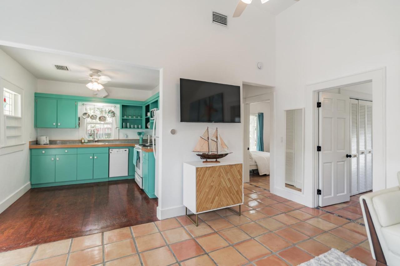 Sarasota, Fl Bungalow - Bright & Breezy Coastal Vibes - 10 Mins To White Sand Beaches Home Exteriör bild